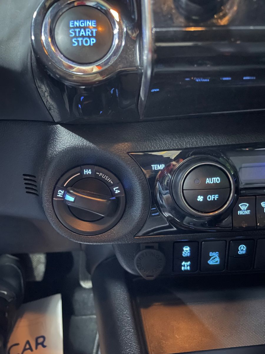 Toyota Hilux Double Cabine à Ben Arous - Photo 12