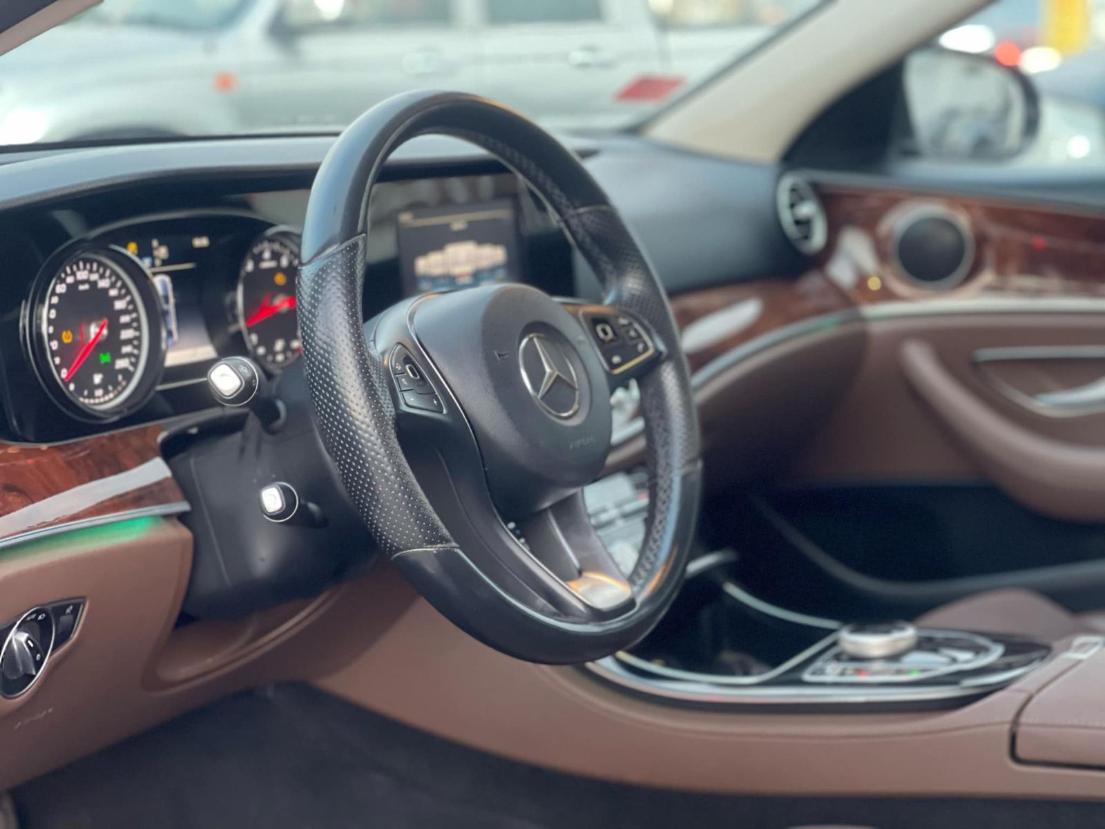 Mercedes-Benz Classe E à Tunis - Photo 3