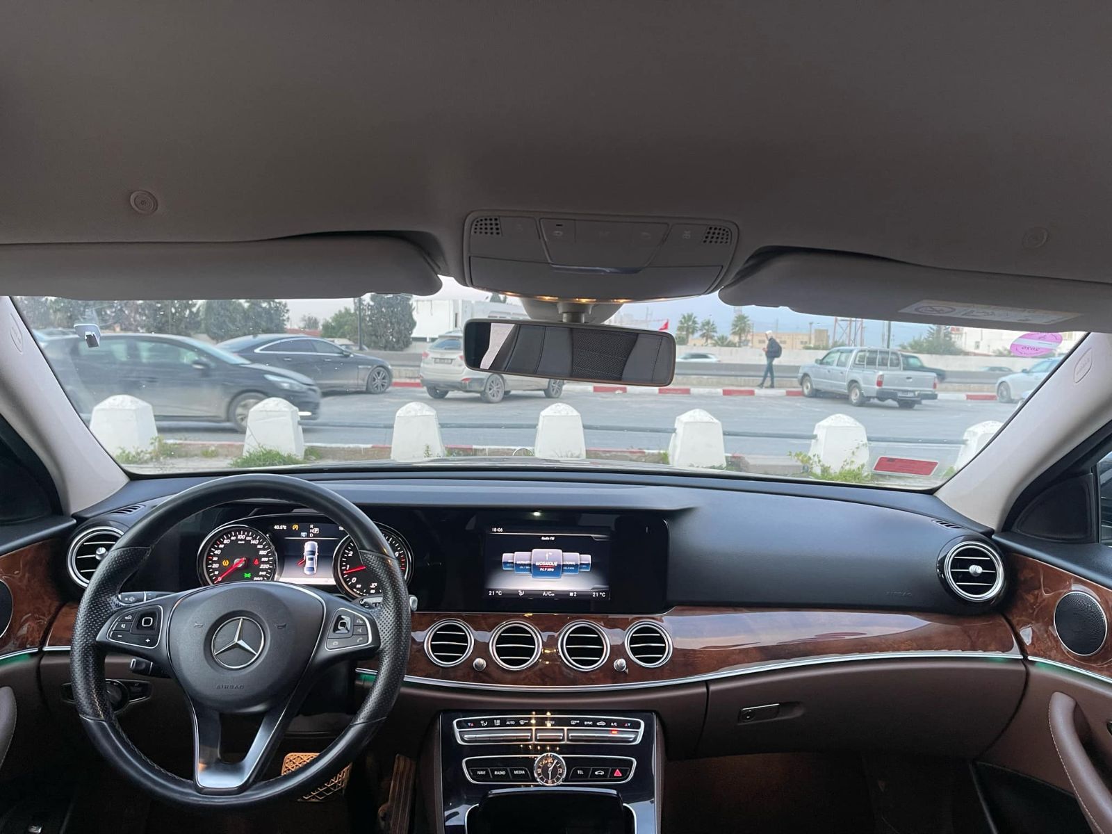 Mercedes-Benz Classe E à Tunis - Photo 9