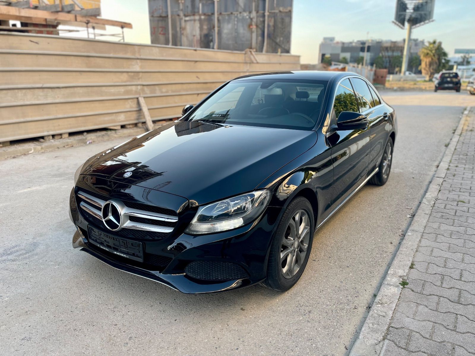 Mercedes-Benz Classe C Avantgarde à Tunis - Photo 2