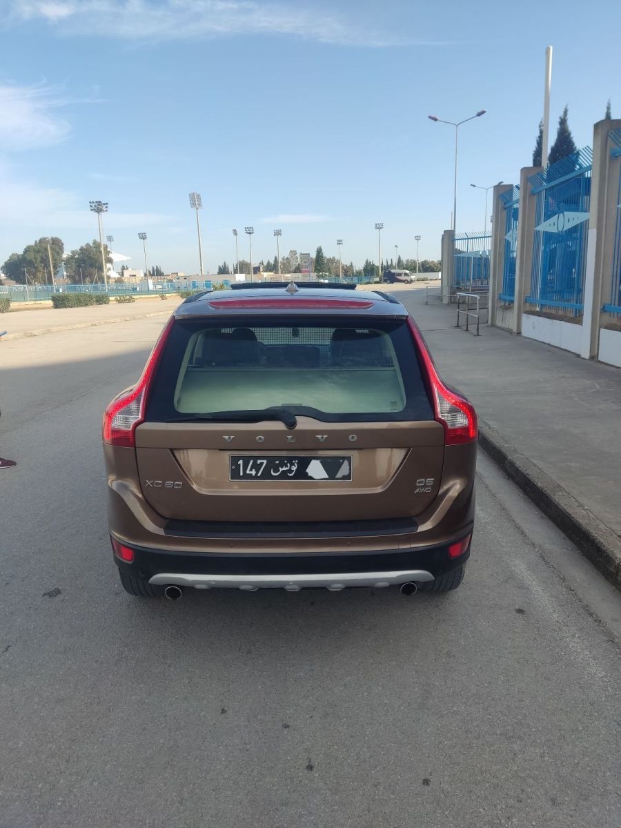 Volvo XC60 R-Design à Tunis - Photo 4