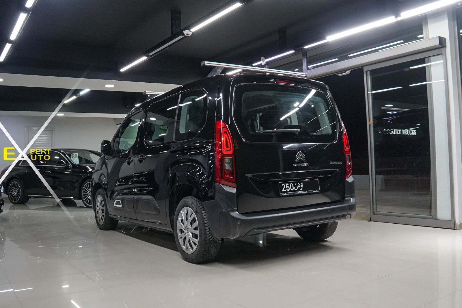 Citroën Berlingo BVA 5 places à Tunis - Photo 4
