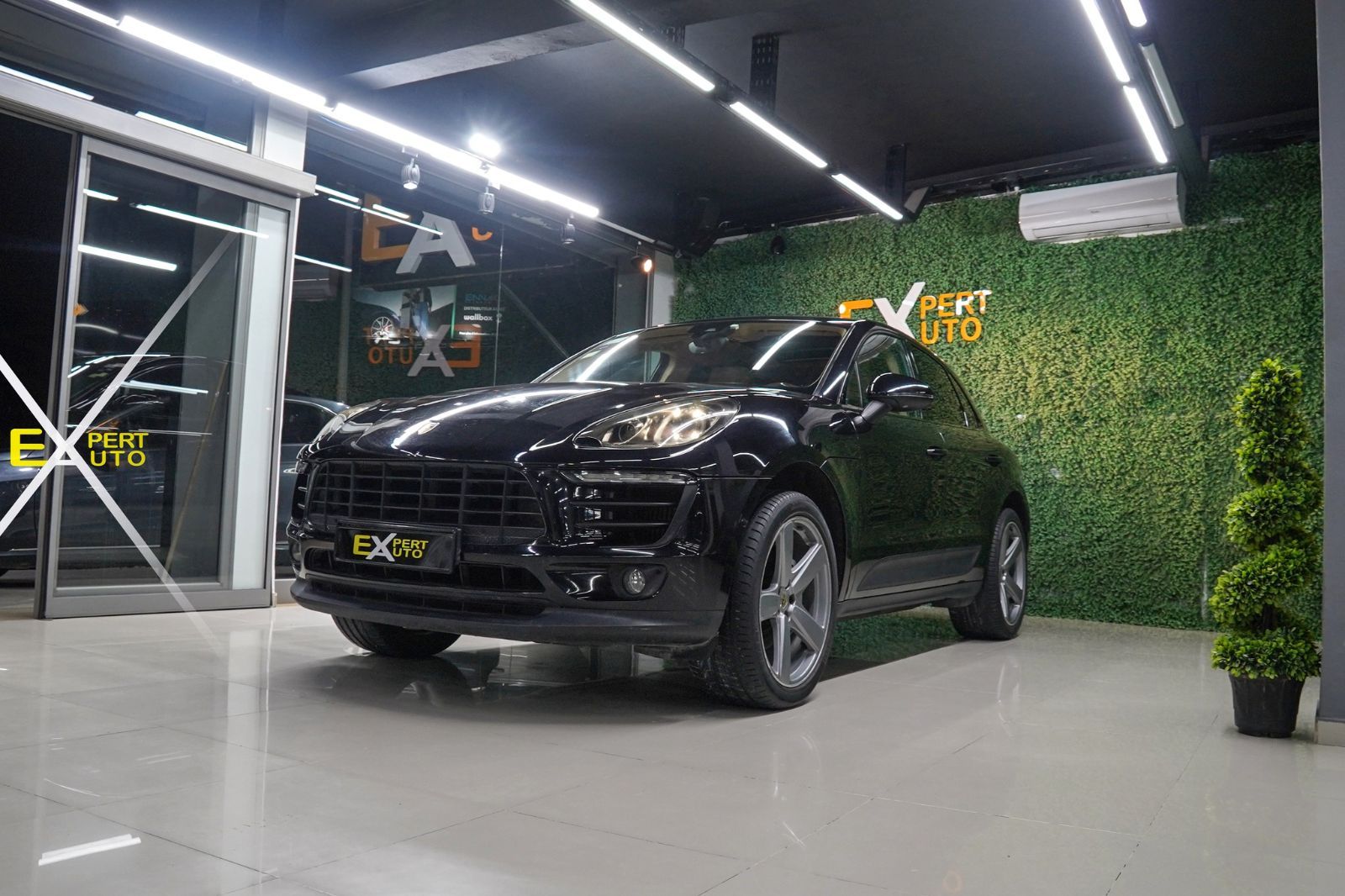Jaguar F-Pace R_Dynamic