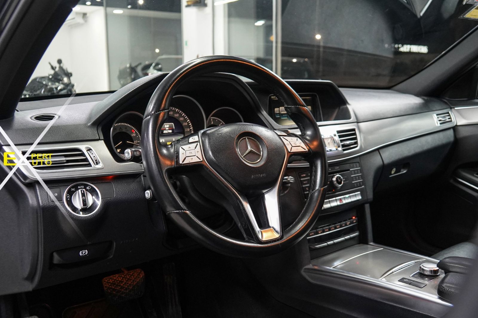 Mercedes-Benz Classe E à Sfax - Photo 7
