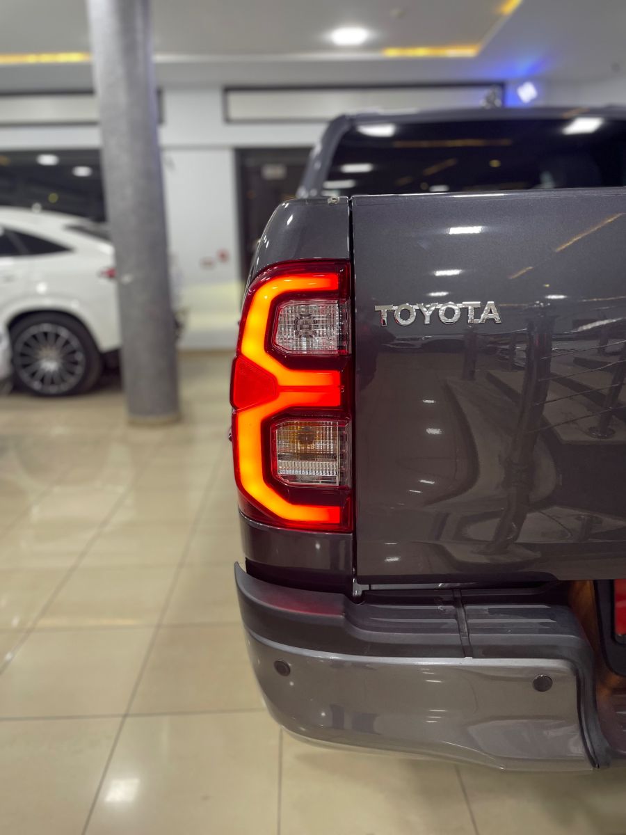 Toyota Hilux Double Cabine à Ben Arous - Photo 21
