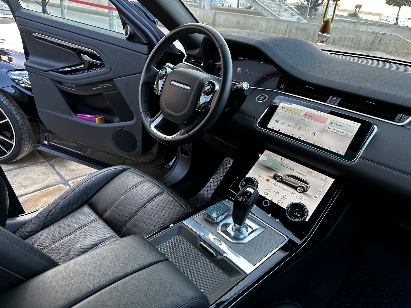 Land Rover Range Rover Evoque R-Dynamic SE à Nabeul - Photo 3
