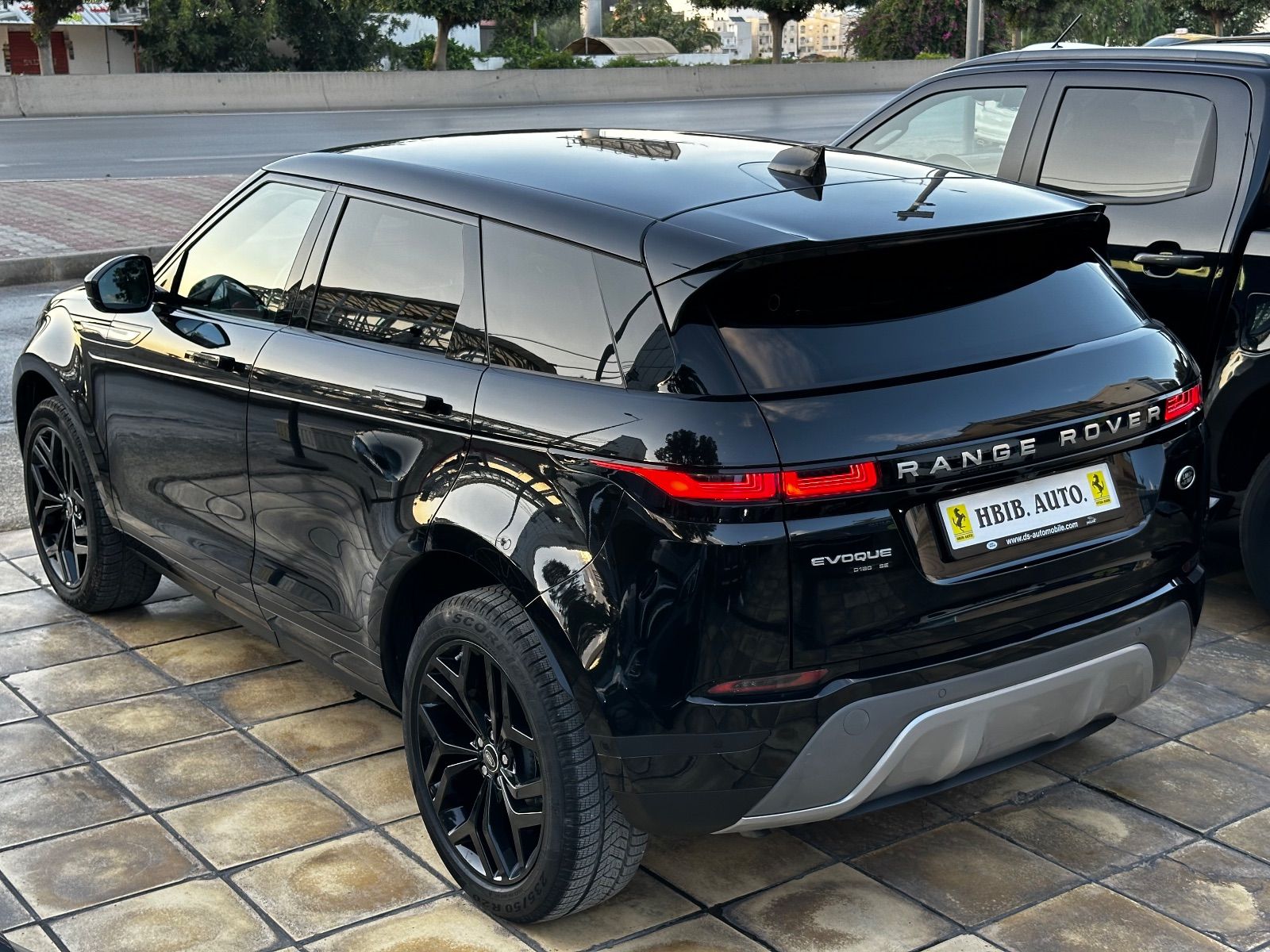 Land Rover Range Rover Evoque R-Dynamic SE à Nabeul - Photo 8