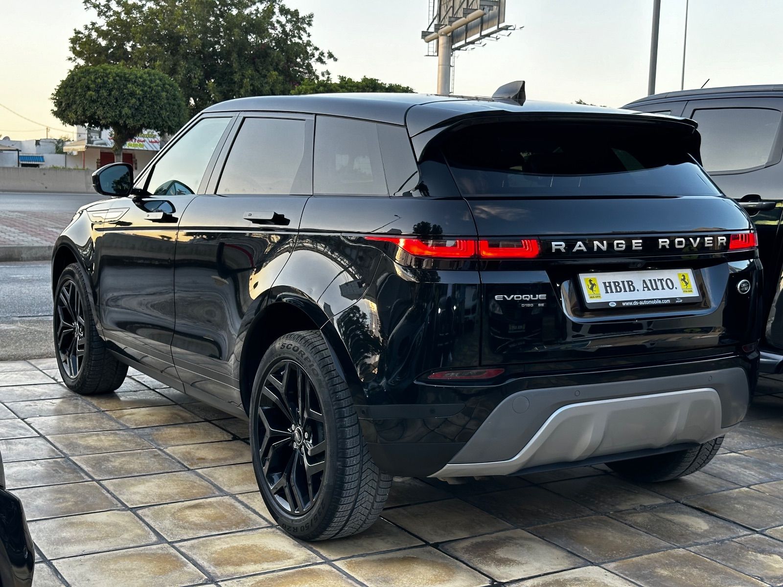 Land Rover Range Rover Evoque R-Dynamic SE à Nabeul - Photo 9