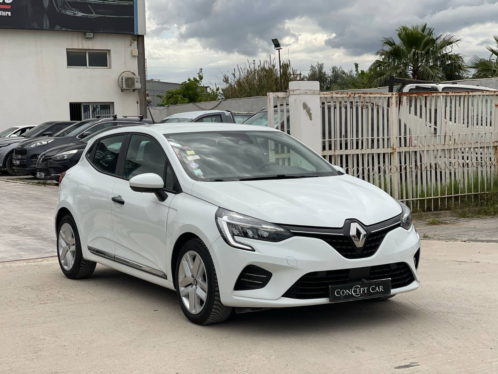 Renault Clio à Kairouan - Photo 1