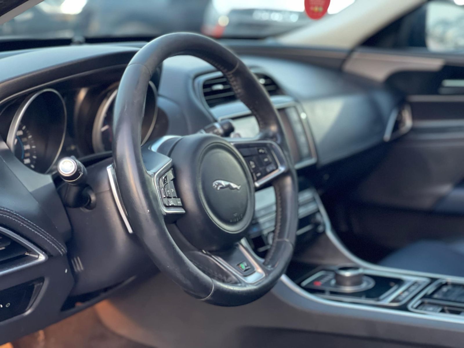 Jaguar XE à Tunis - Photo 5