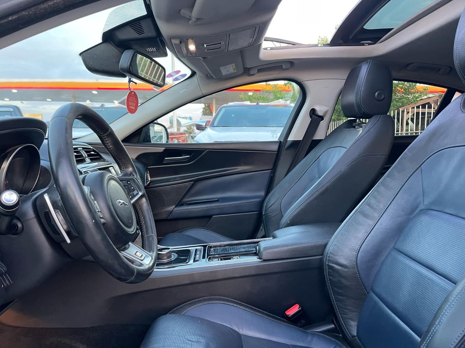 Jaguar XE à Tunis - Photo 6