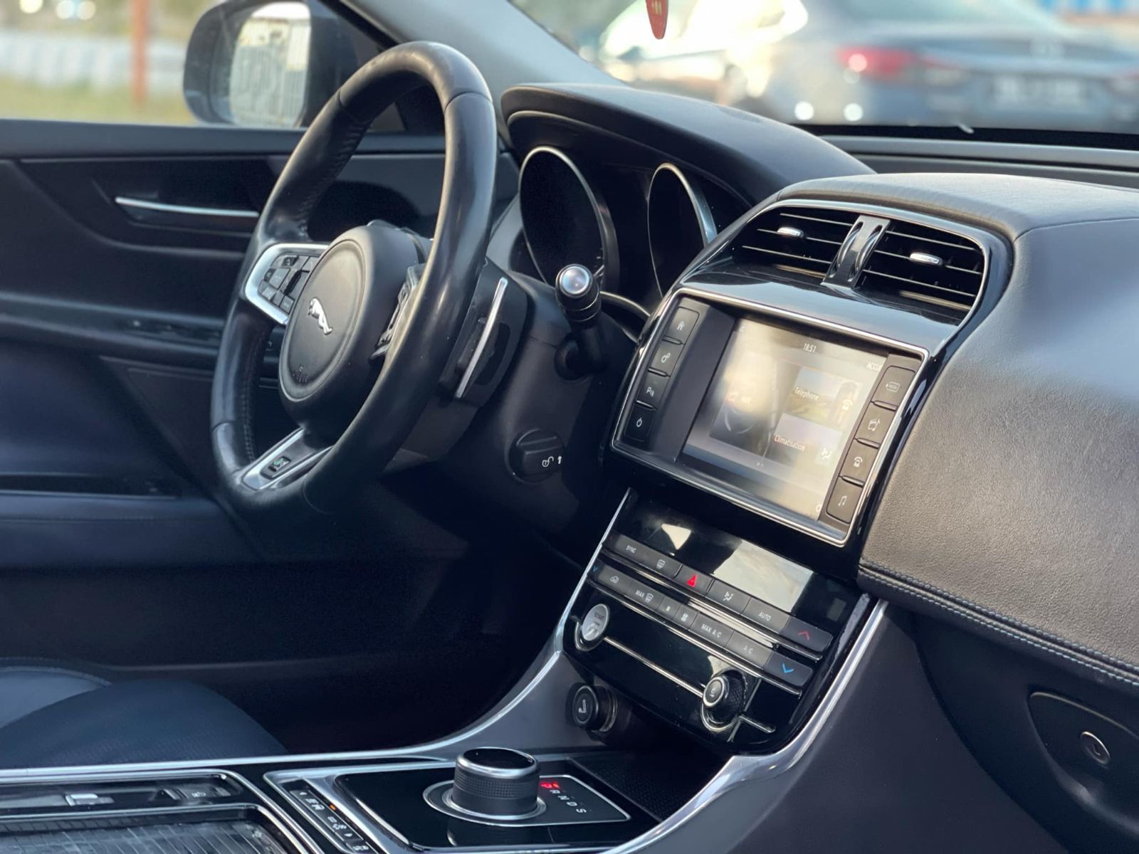 Jaguar XE à Tunis - Photo 9