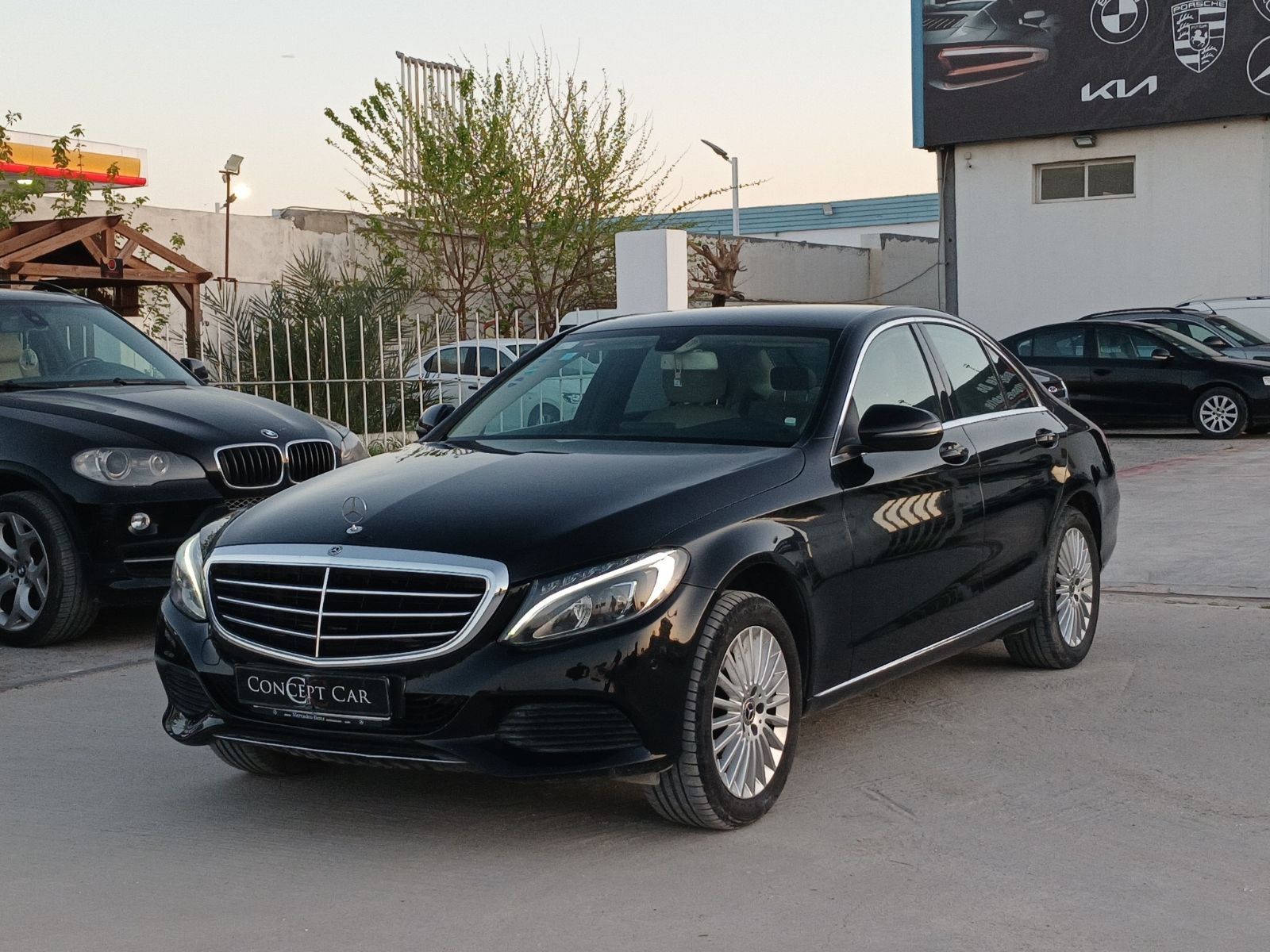 Mercedes-Benz Classe C à Tunis - Photo 2
