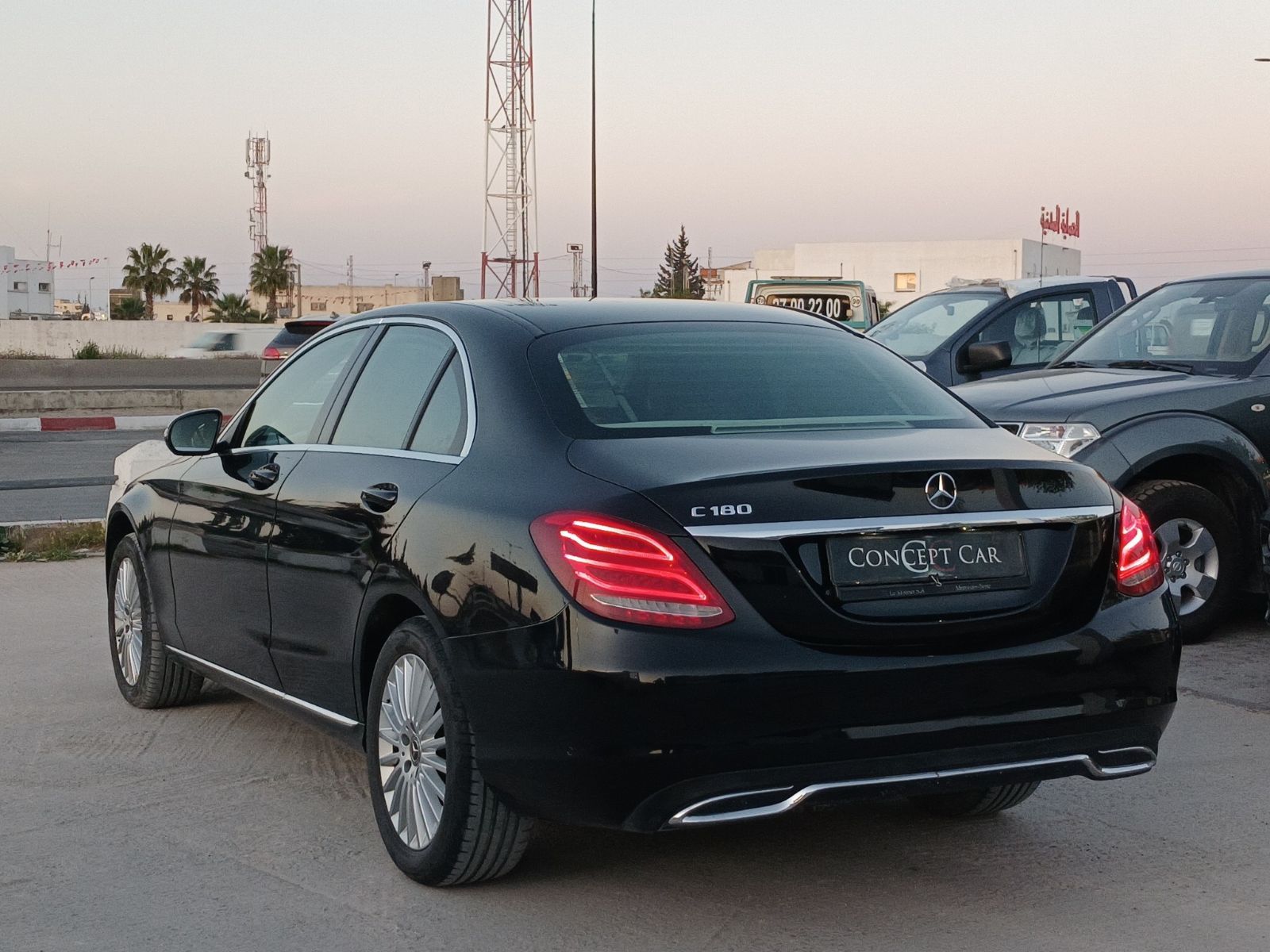 Mercedes-Benz Classe C à Tunis - Photo 3