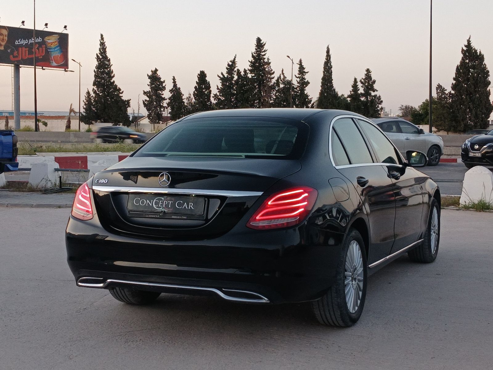 Mercedes-Benz Classe C à Tunis - Photo 4