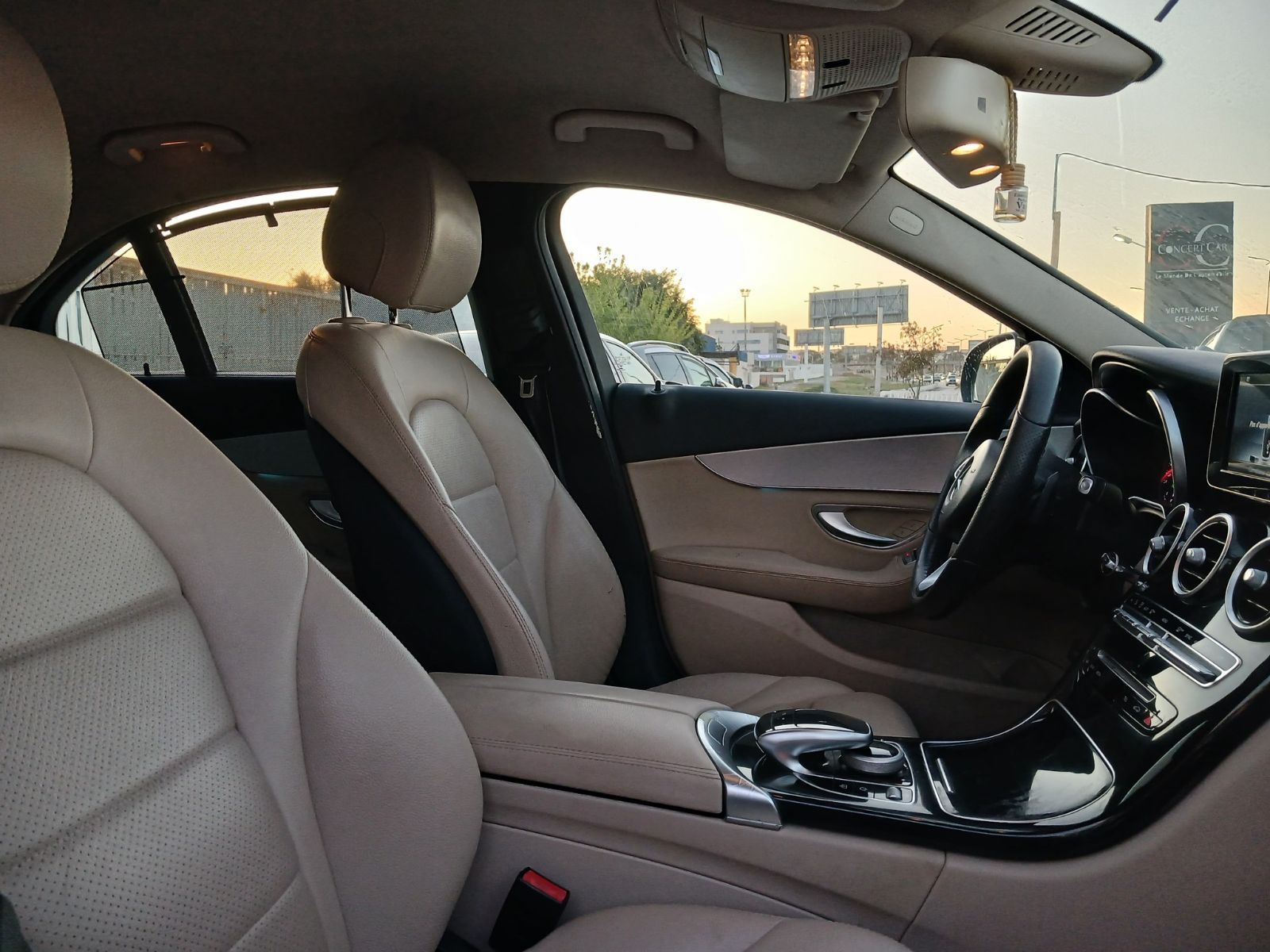 Mercedes-Benz Classe C à Tunis - Photo 7