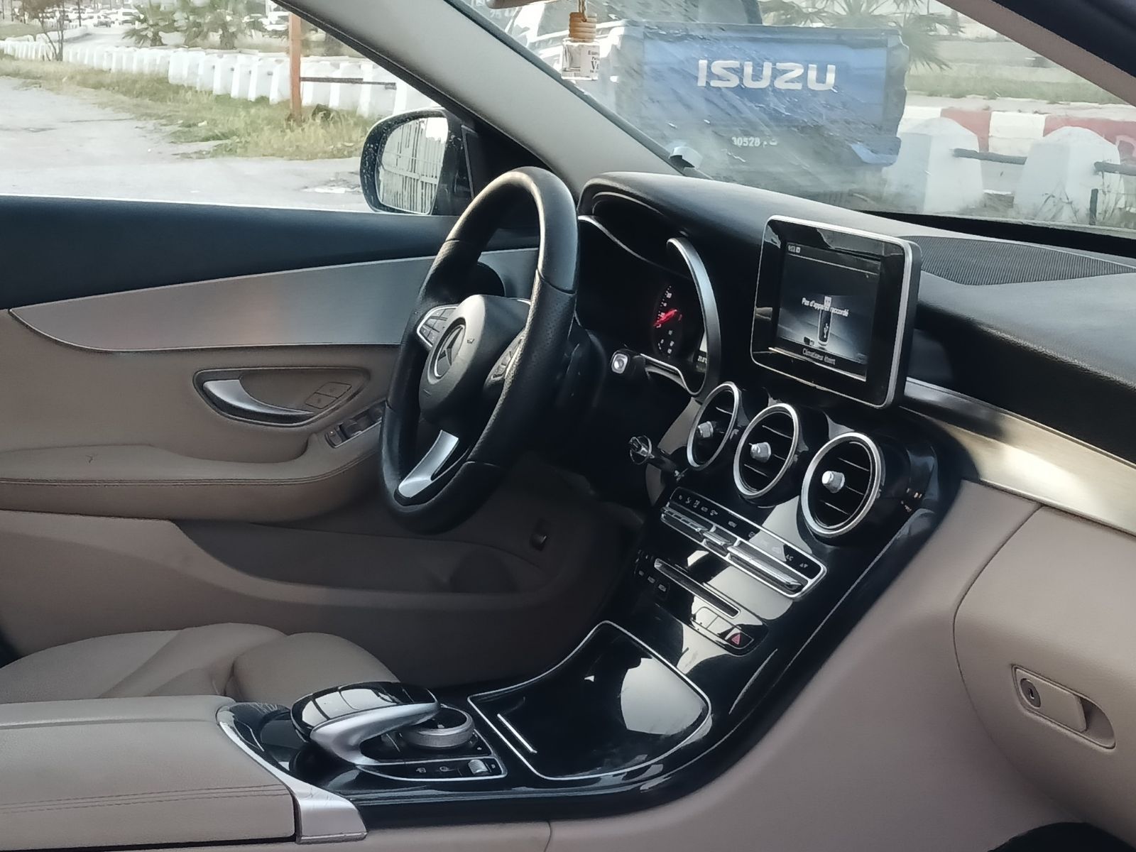 Mercedes-Benz Classe C à Tunis - Photo 9