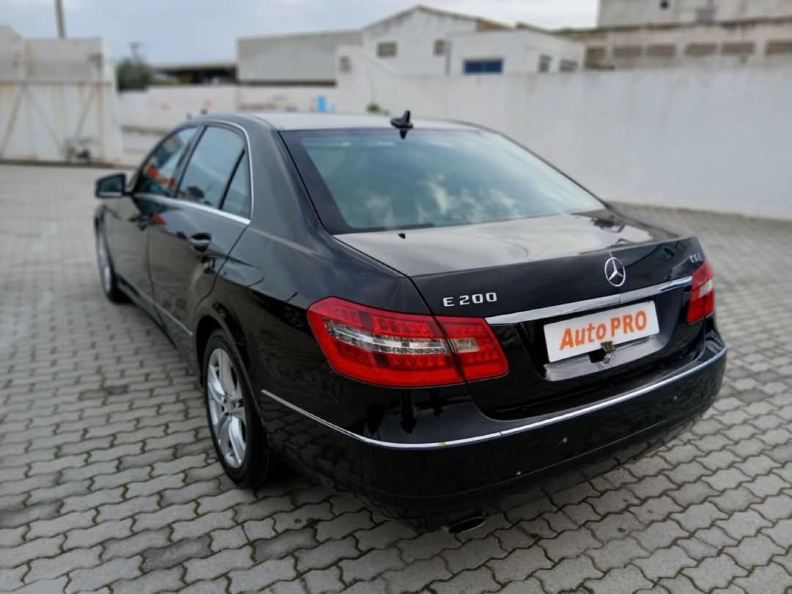Mercedes-Benz Classe E Elegance à Bizerte - Photo 3