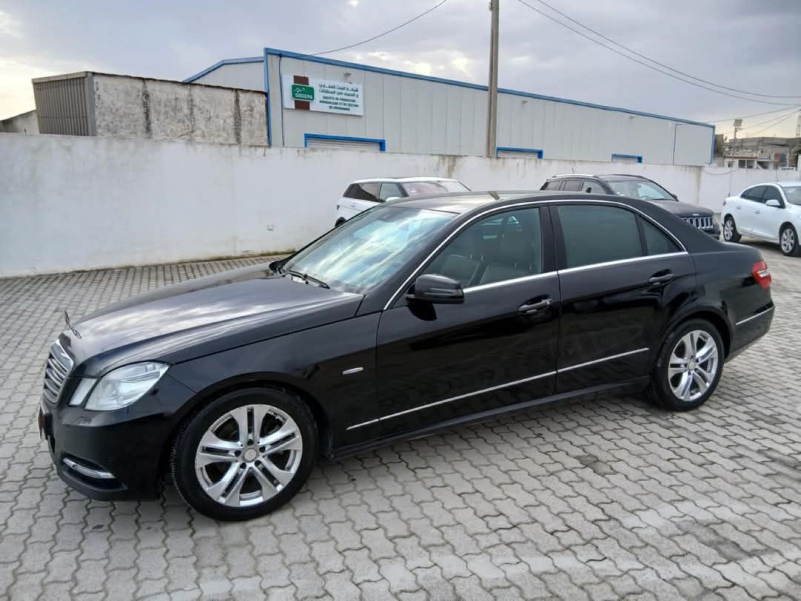 Mercedes-Benz Classe E Elegance à Bizerte - Photo 4