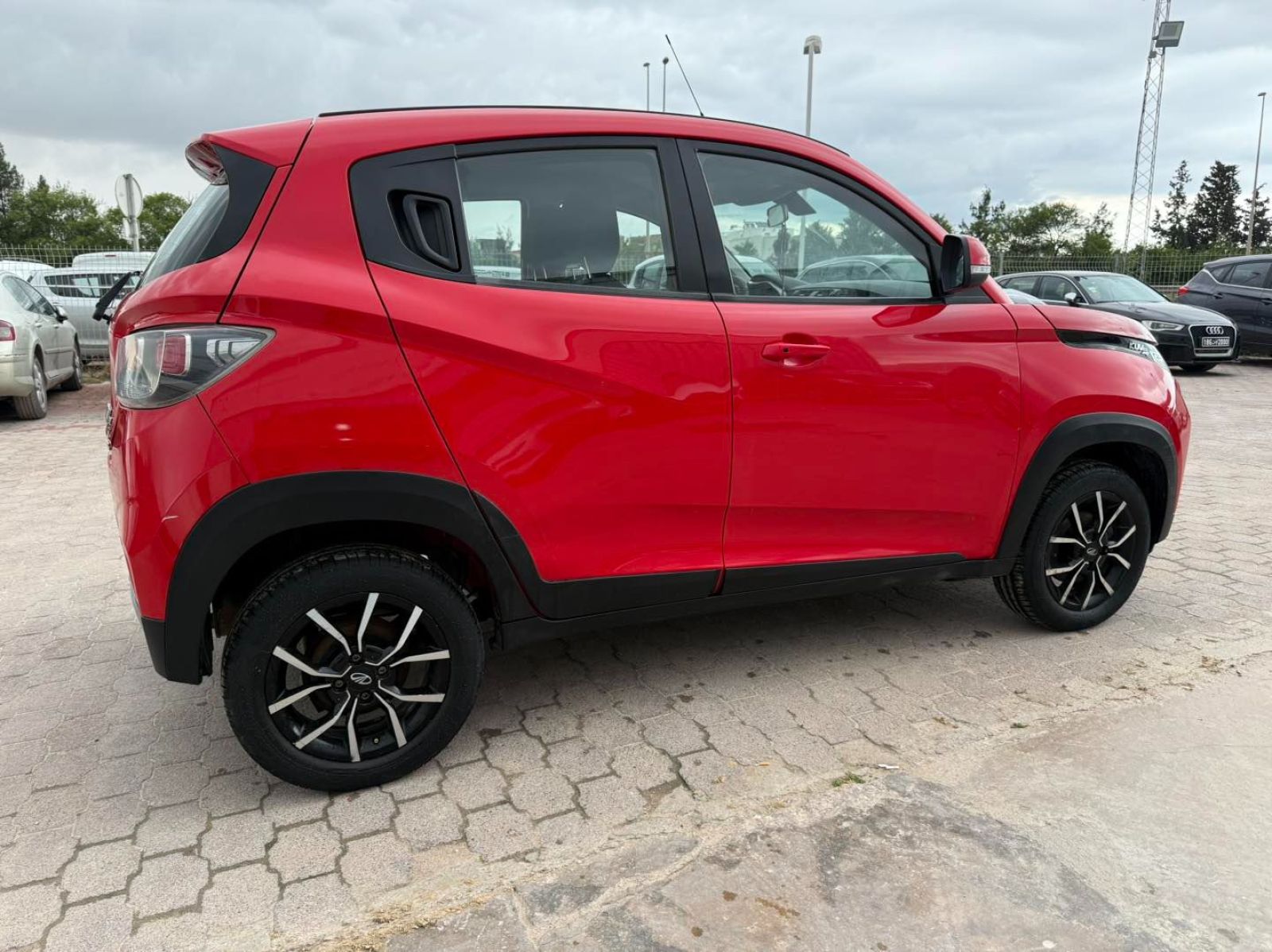 Mahindra KUV 100 K8 à Ben Arous - Photo 5