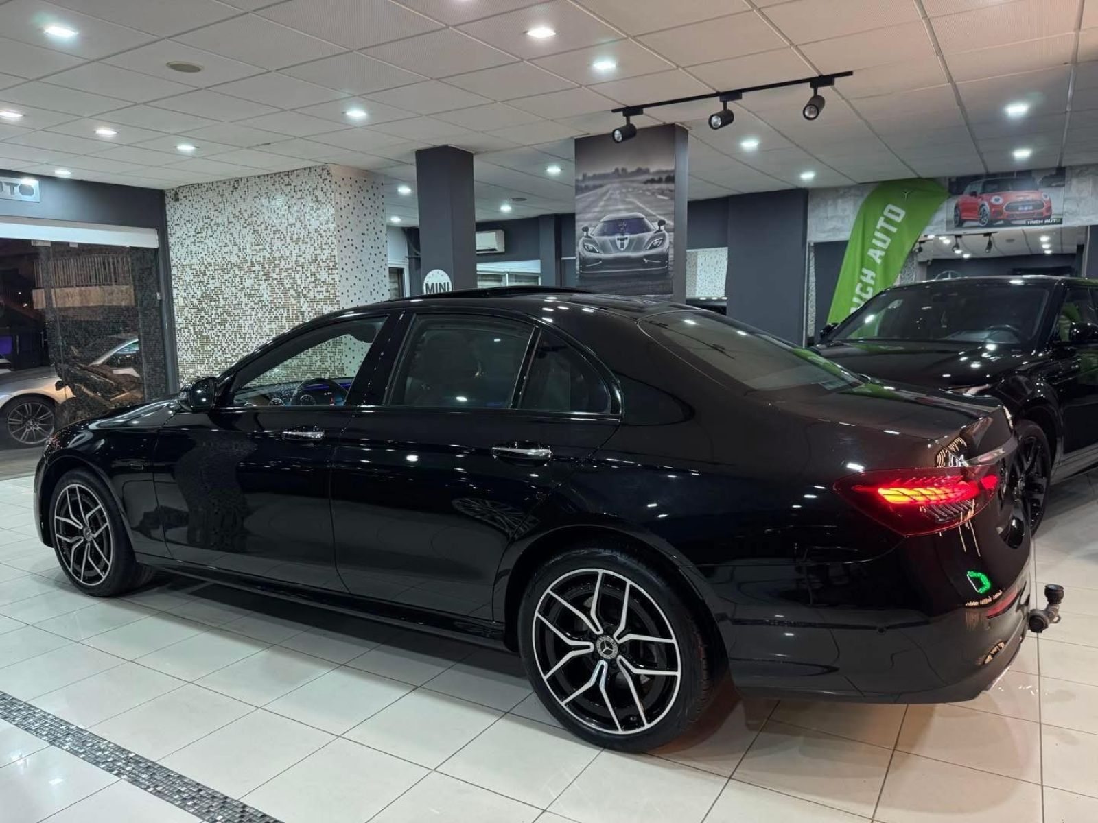 Mercedes-Benz Classe E à Tunis - Photo 4