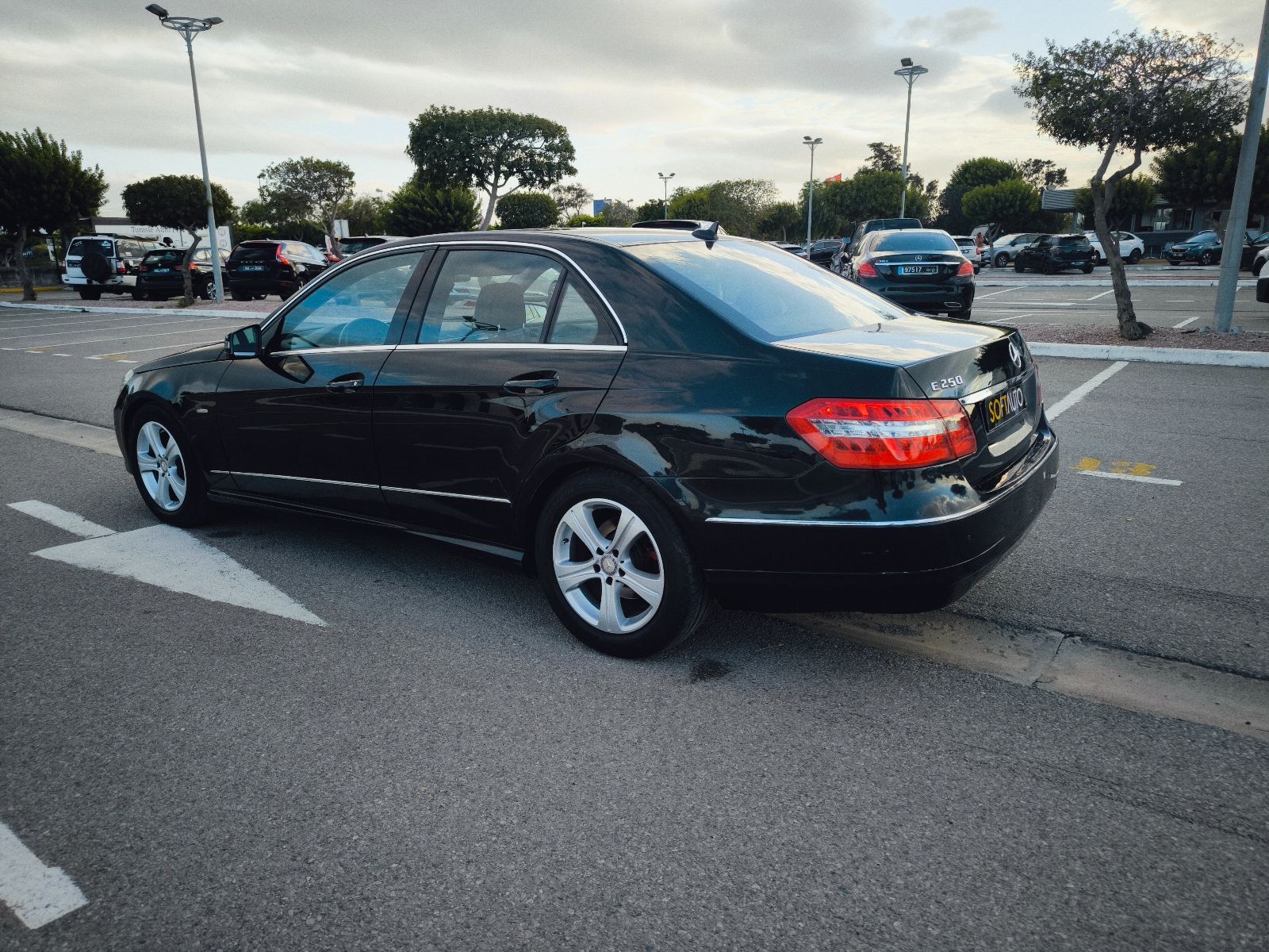 Mercedes-Benz Classe E à Ben Arous - Photo 3