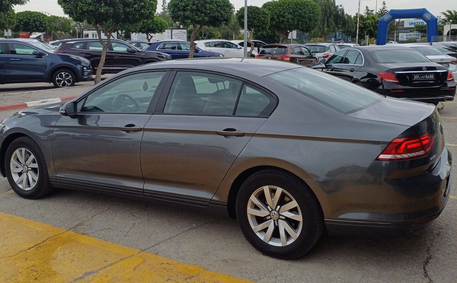 Volkswagen Passat à Ariana - Photo 5