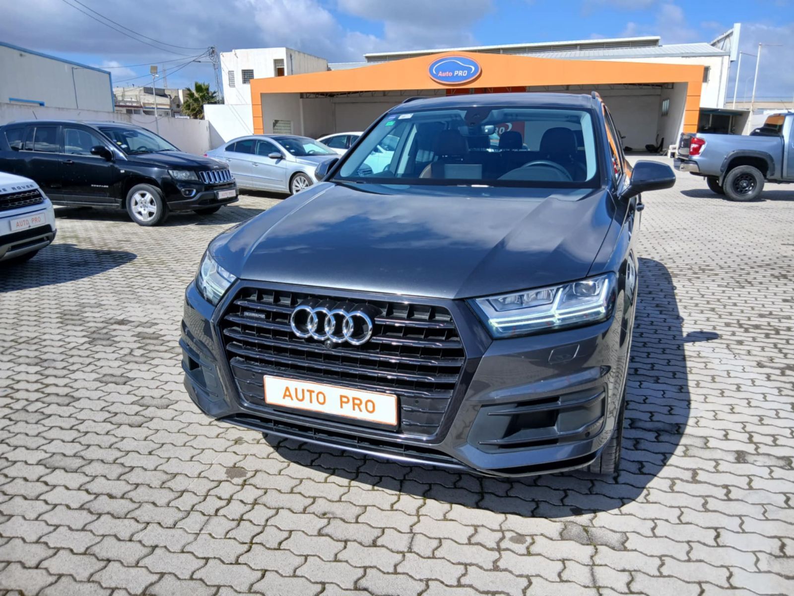 Audi Q7 S-Line 7 places à Tunis - Photo 1