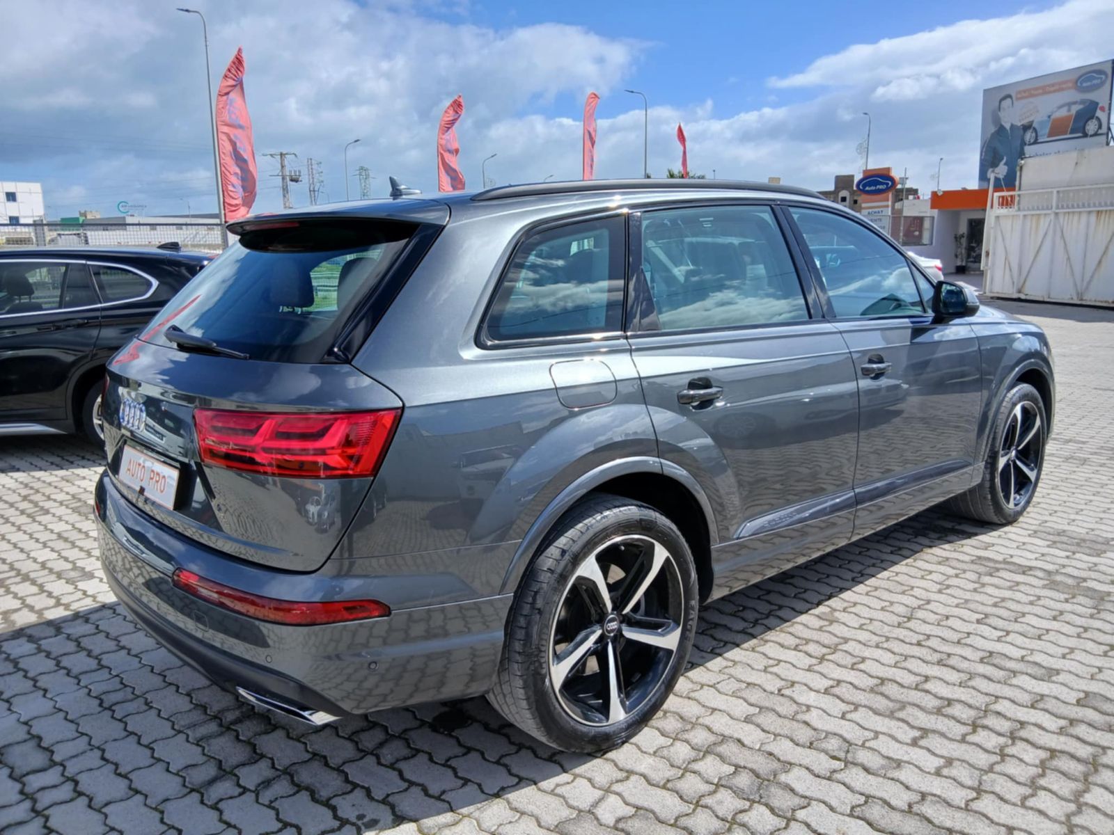 Audi Q7 S-Line 7 places à Tunis - Photo 3