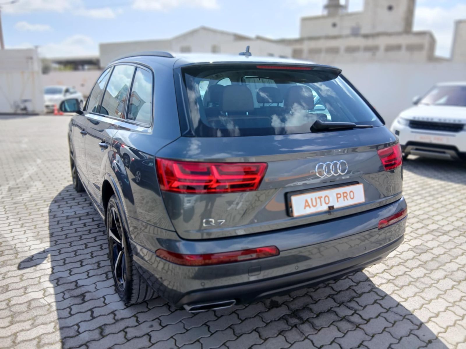 Audi Q7 S-Line 7 places à Tunis - Photo 4