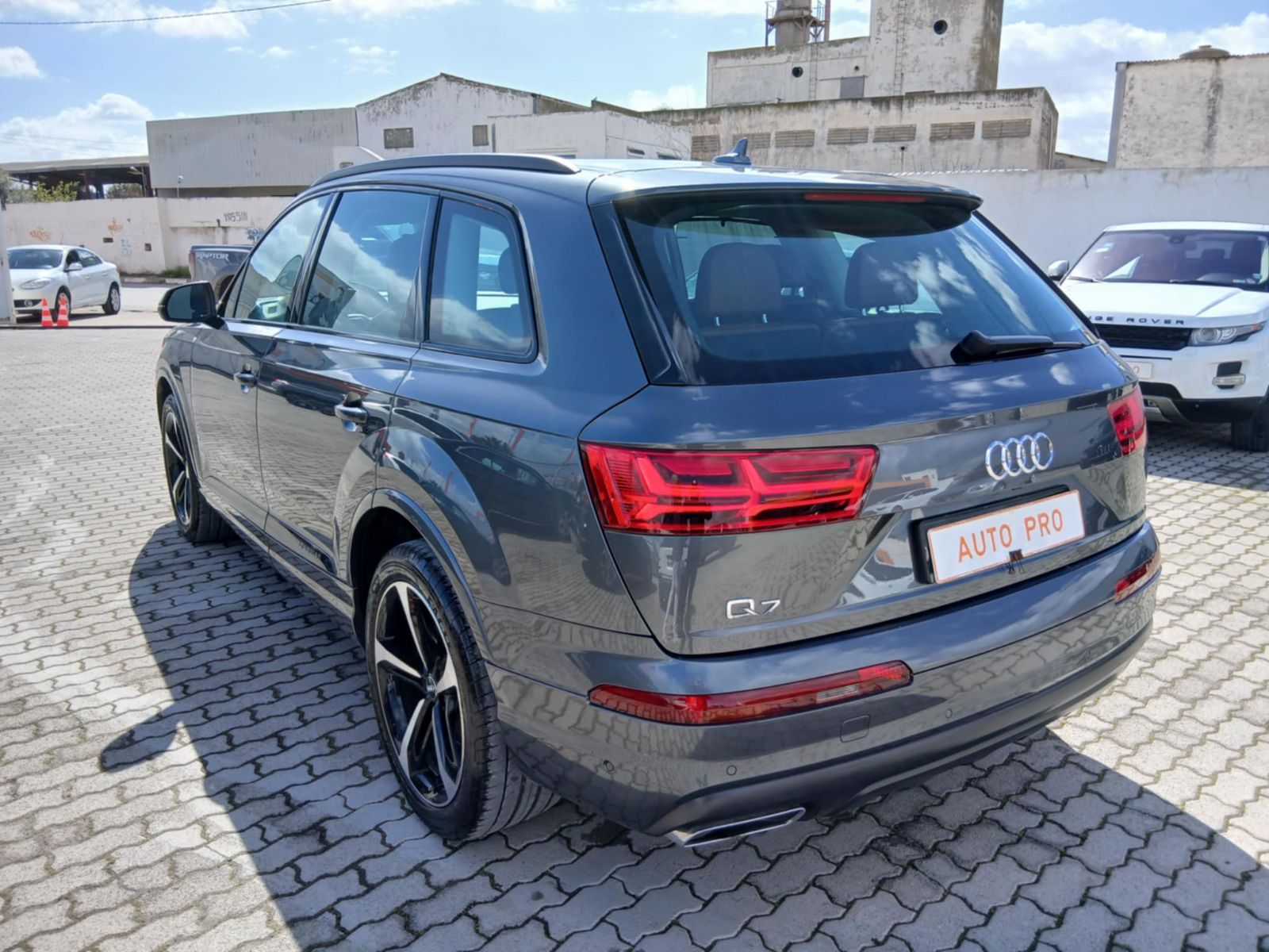 Audi Q7 S-Line 7 places à Tunis - Photo 6