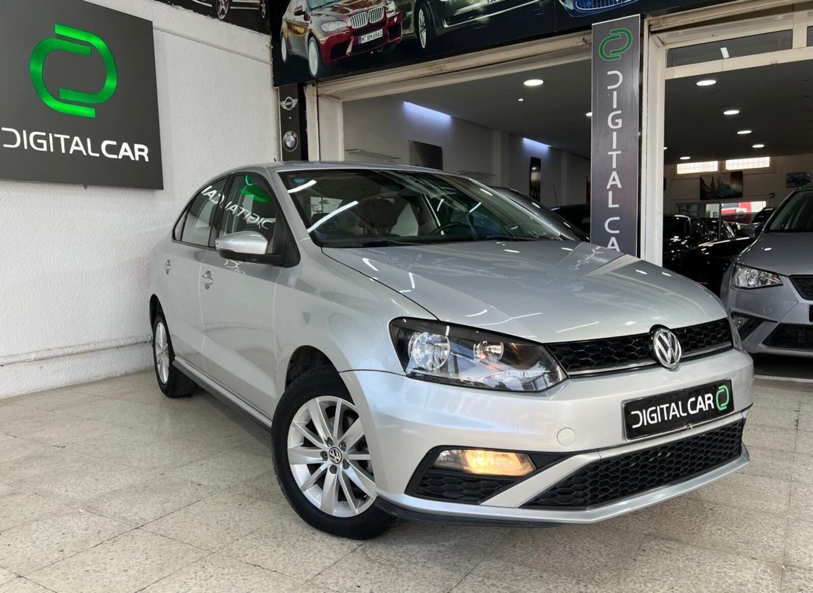 Volkswagen Polo Sedan Trendline à Tunis - Photo 3