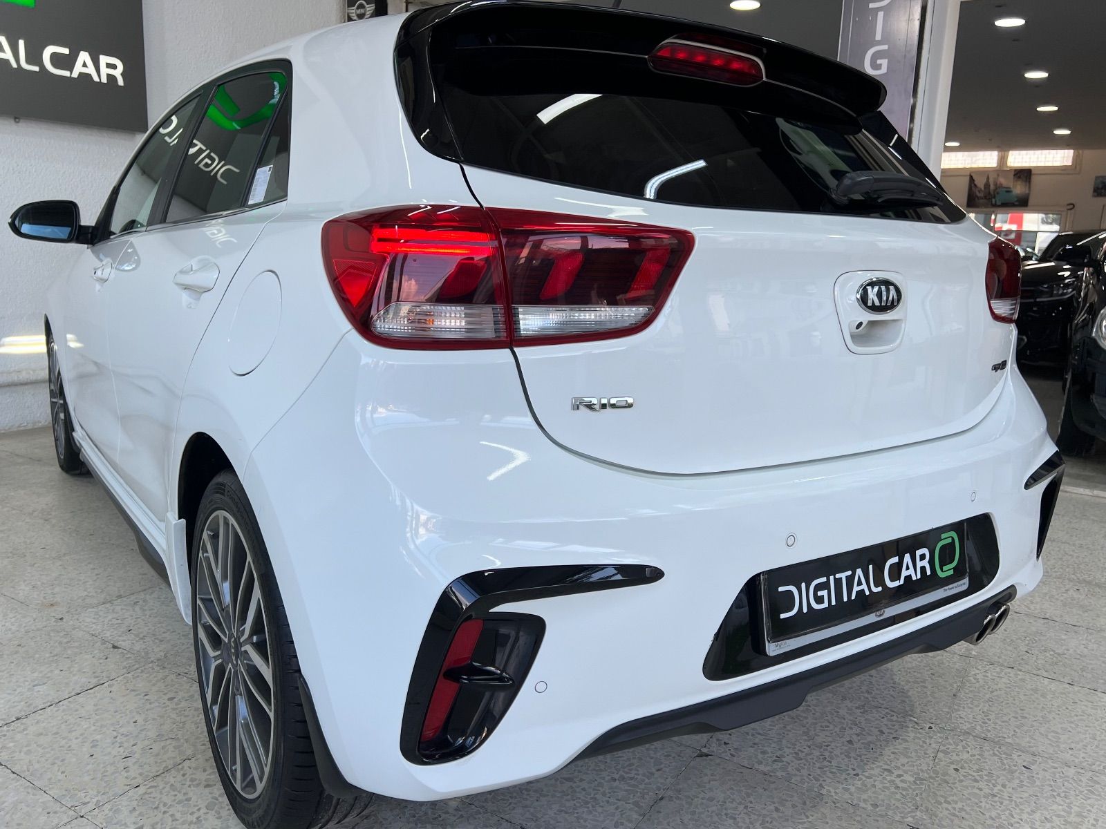 KIA Rio 5p GT-Line à Tunis - Photo 16
