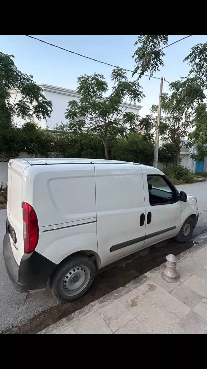 Fiat Doblo Van Club à Ben Arous - Photo 1