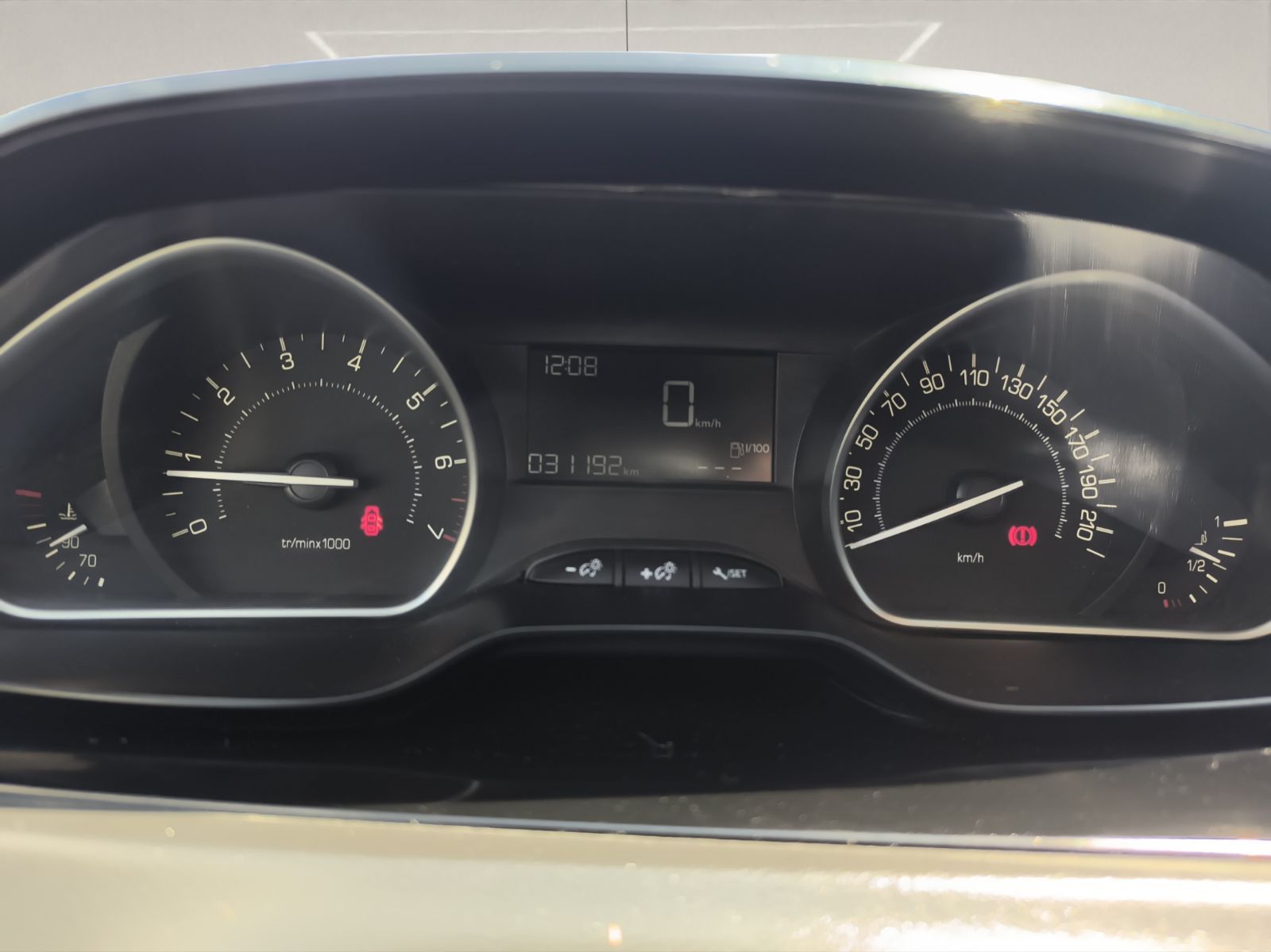 Peugeot 208 à Nabeul - Photo 11