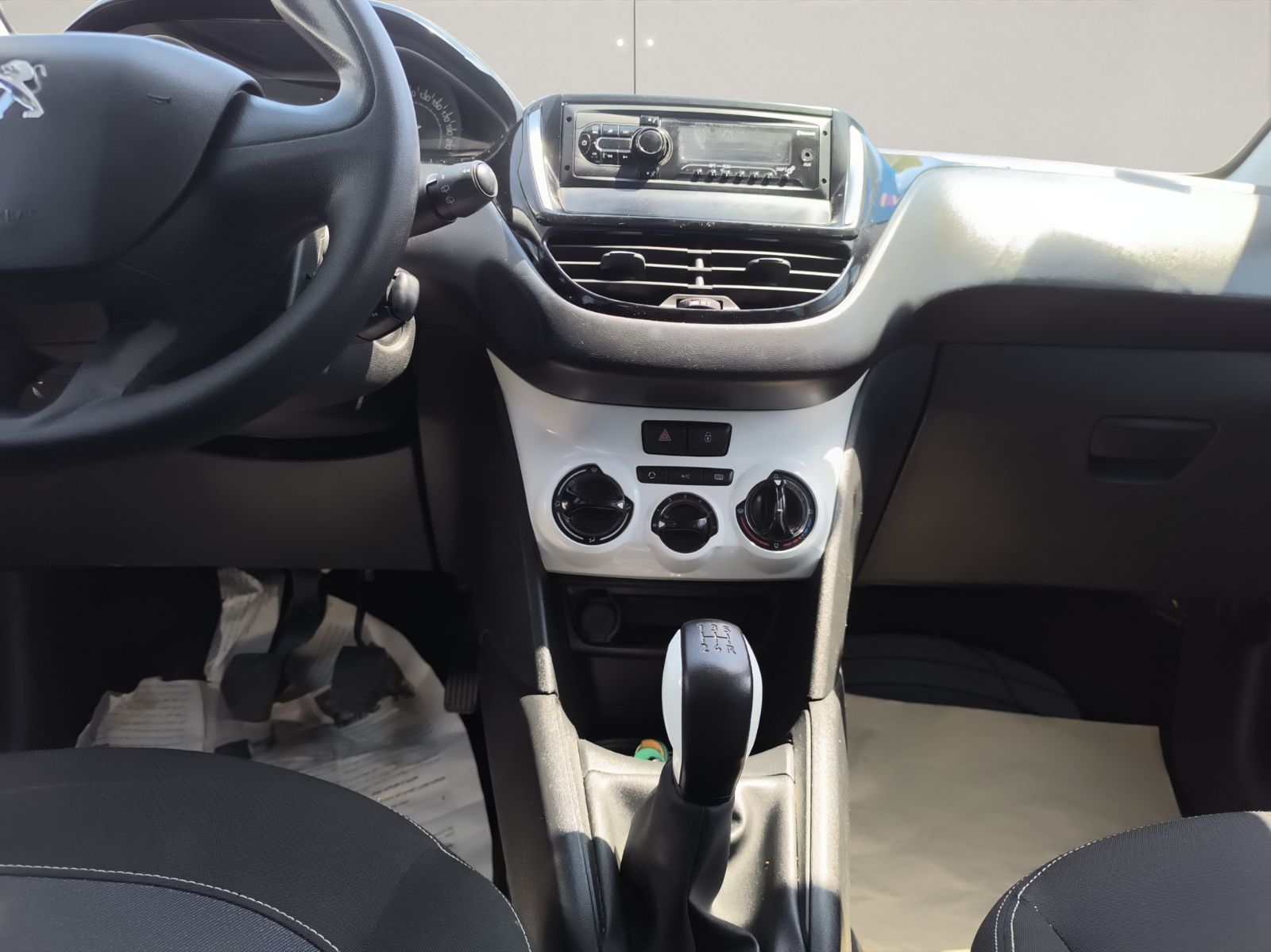 Peugeot 208 à Nabeul - Photo 14