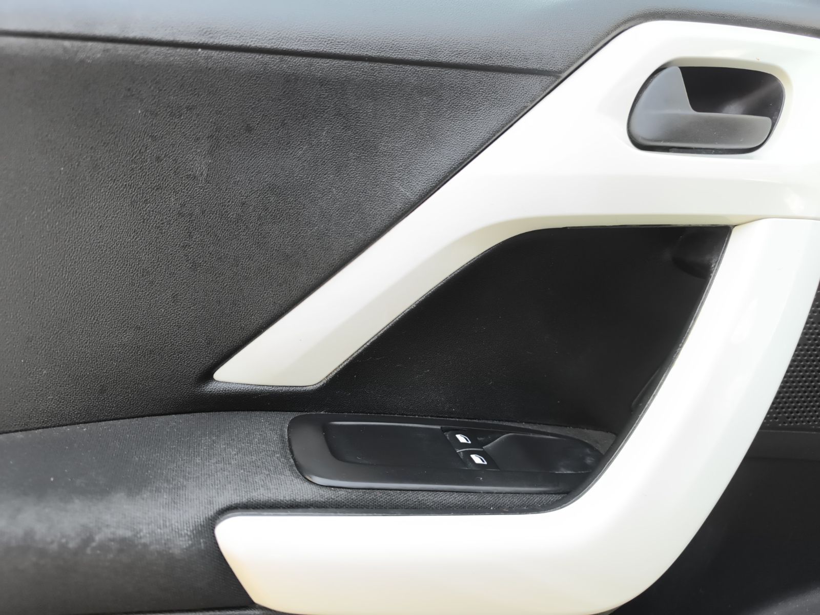 Peugeot 208 à Nabeul - Photo 23