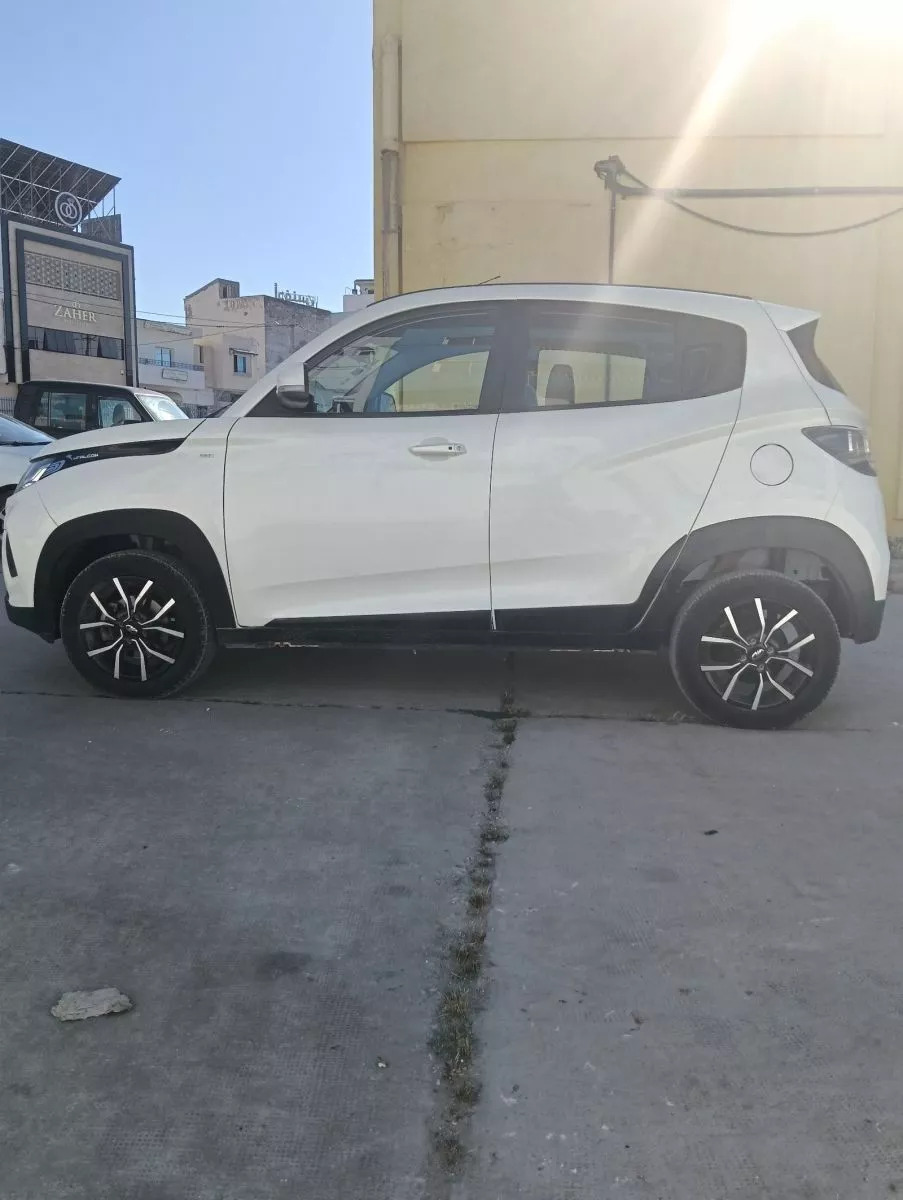 Mahindra KUV 100 K8 à Tunis - Photo 6