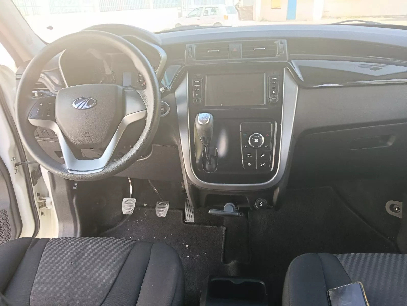 Mahindra KUV 100 K8 à Tunis - Photo 12