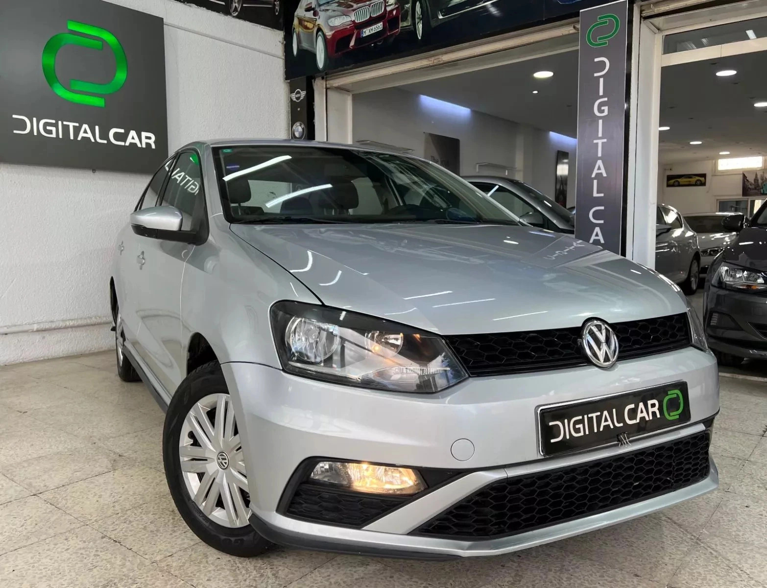 Volkswagen Polo Sedan Highline à Tunis - Photo 3