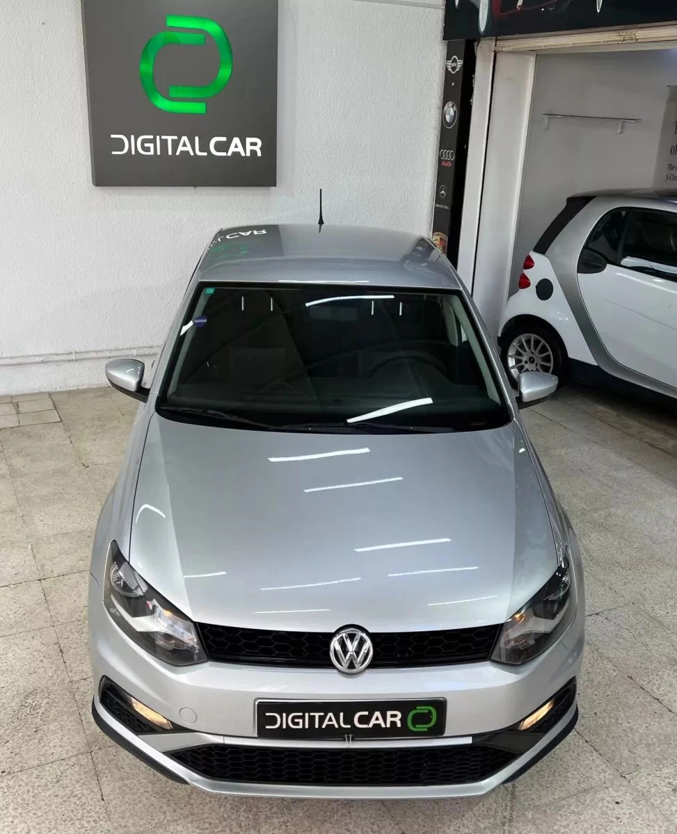 Volkswagen Polo Sedan Highline à Tunis - Photo 4