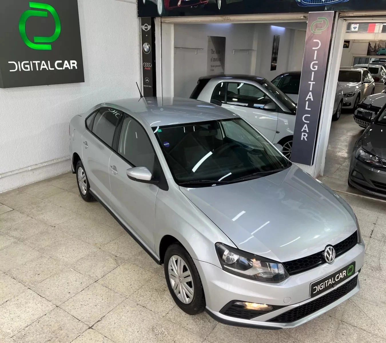 Volkswagen Polo Sedan Highline à Tunis - Photo 5