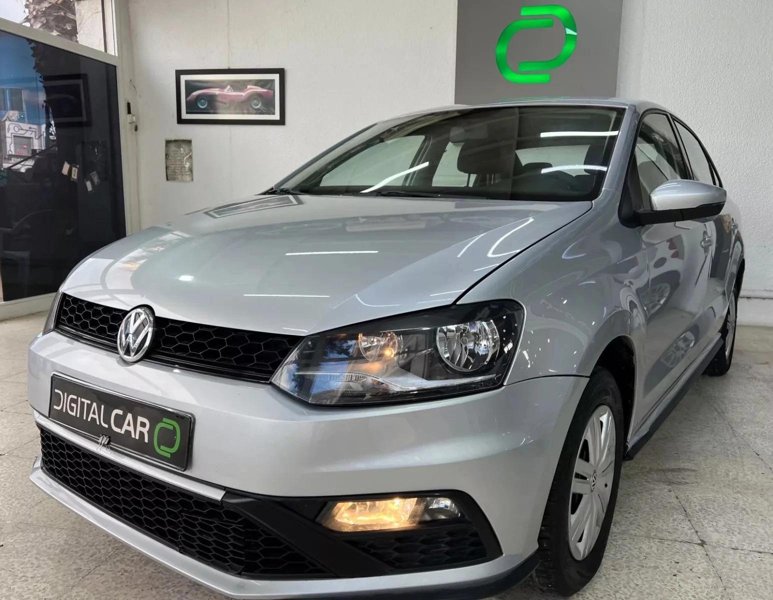 Volkswagen Polo Sedan Highline à Tunis - Photo 8