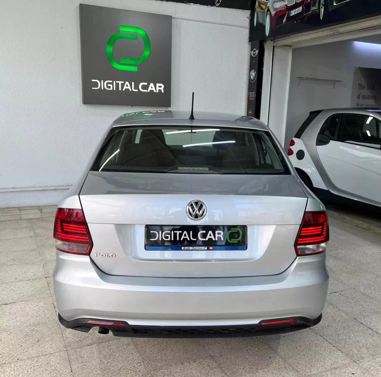 Volkswagen Polo Sedan Highline à Tunis - Photo 9