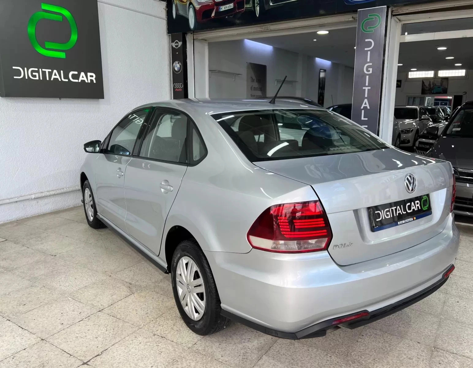 Volkswagen Polo Sedan Highline à Tunis - Photo 10
