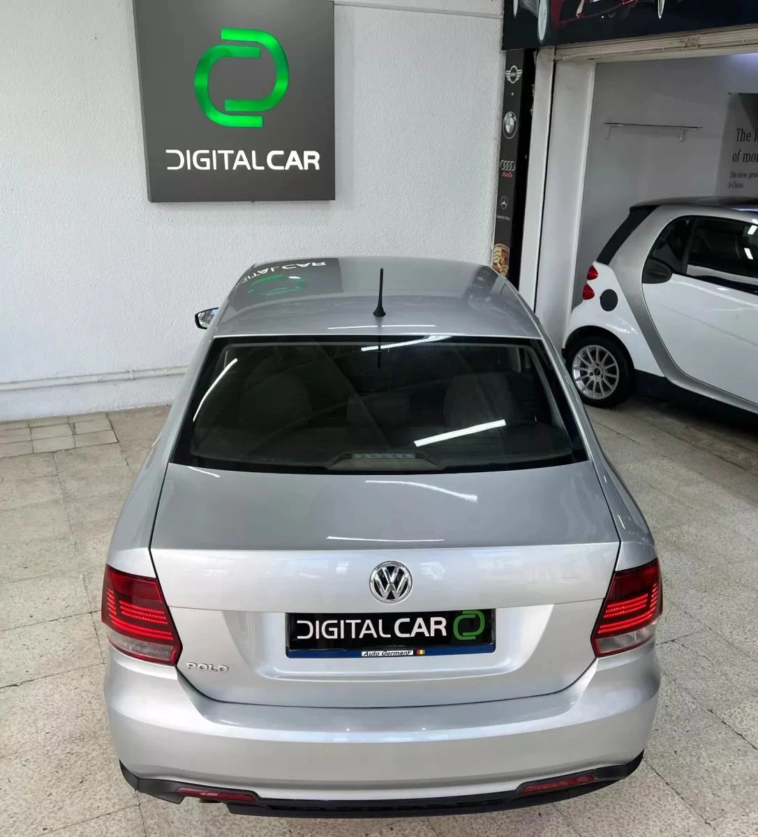 Volkswagen Polo Sedan Highline à Tunis - Photo 12