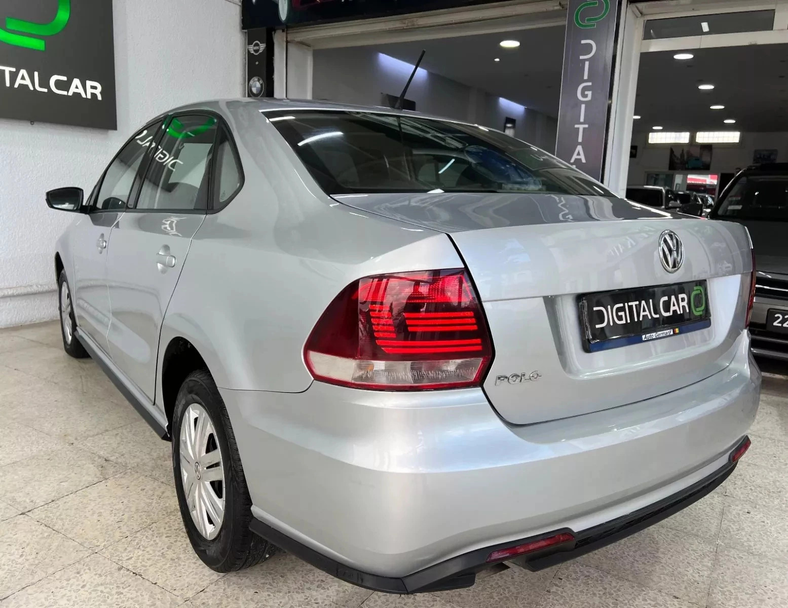 Volkswagen Polo Sedan Highline à Tunis - Photo 16