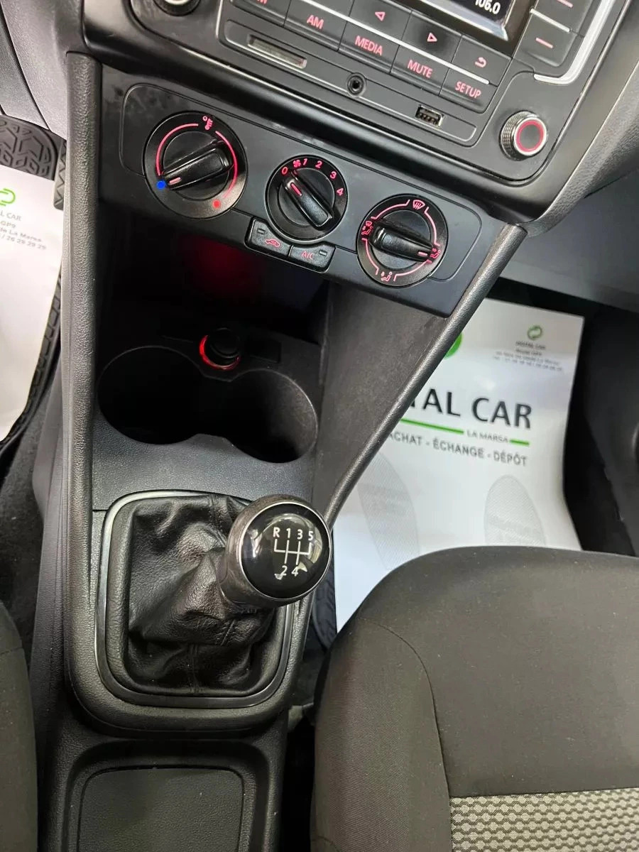 Volkswagen Polo Sedan Highline à Tunis - Photo 22