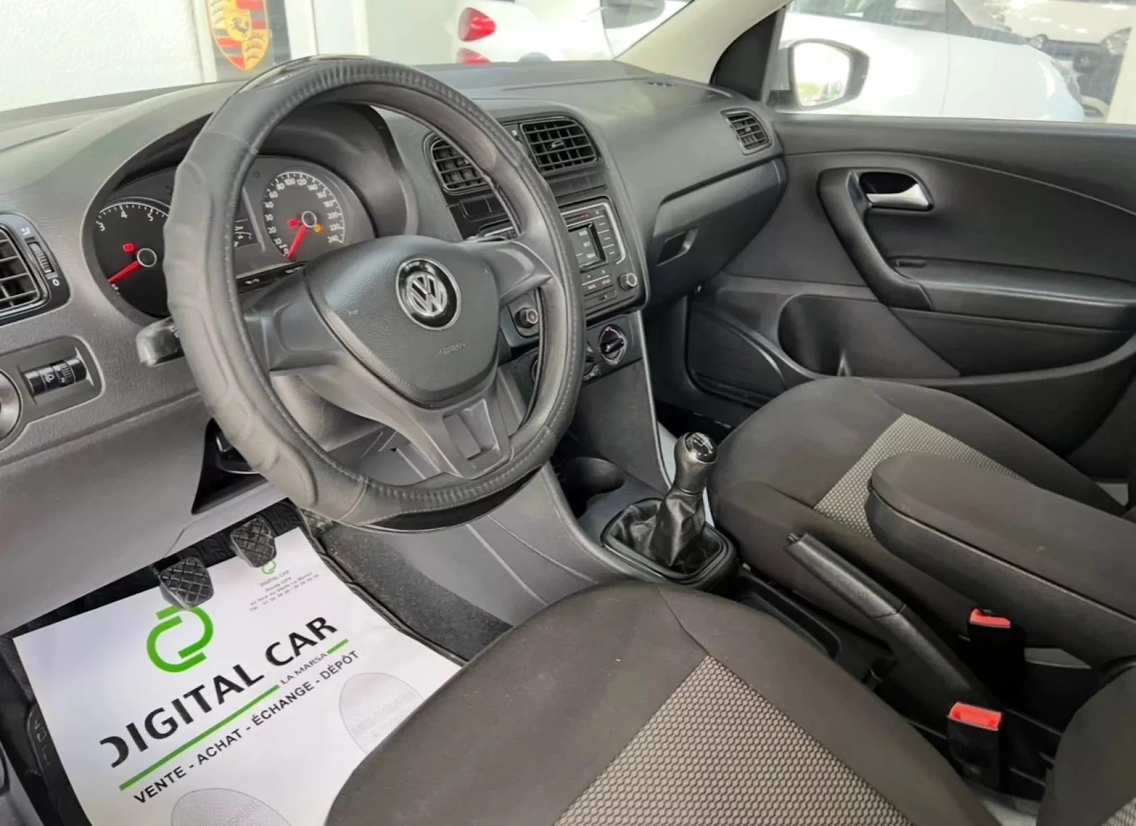 Volkswagen Polo Sedan Highline à Tunis - Photo 23