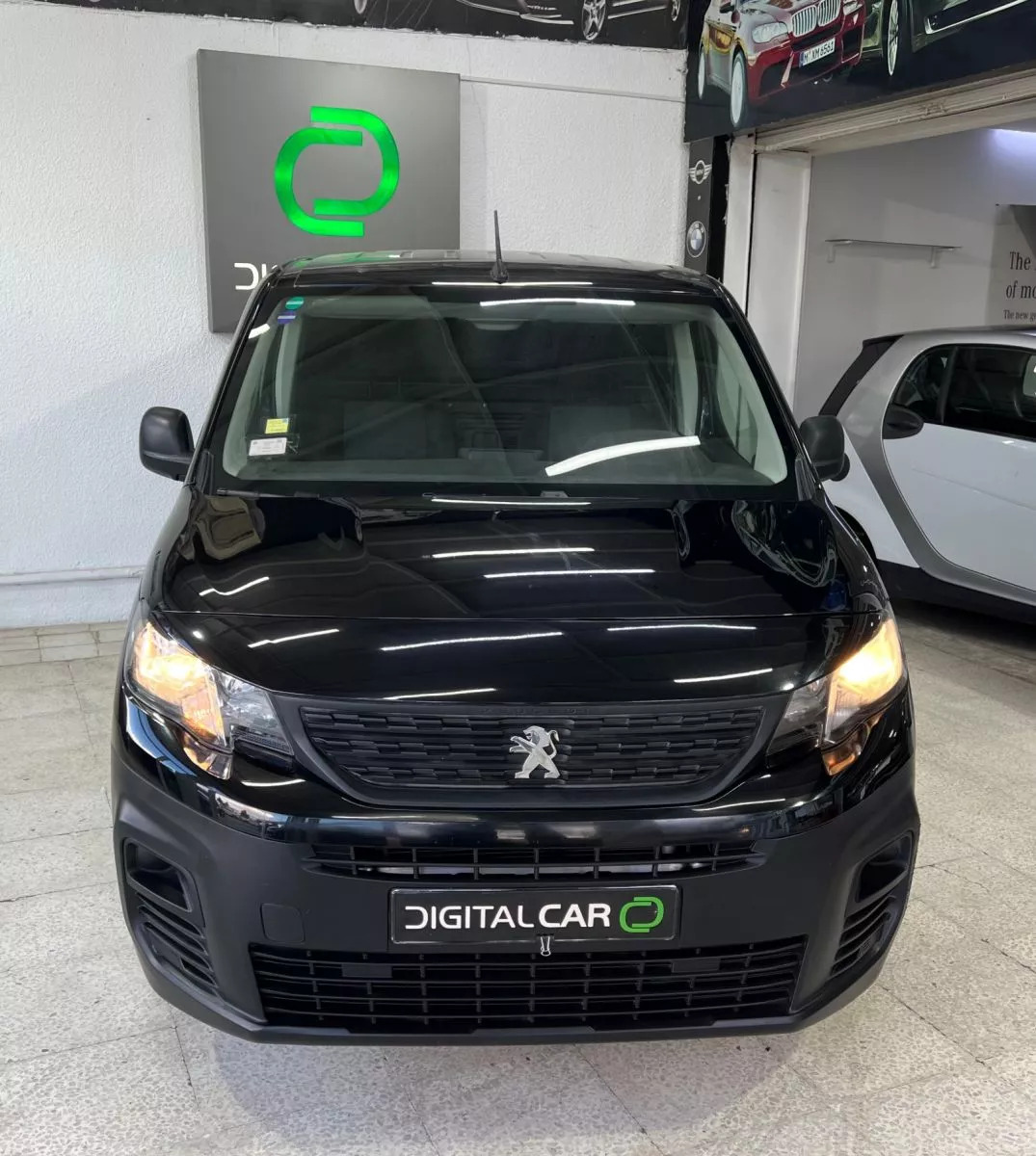 Peugeot Partner 1000 Kg à Monastir - Photo 2